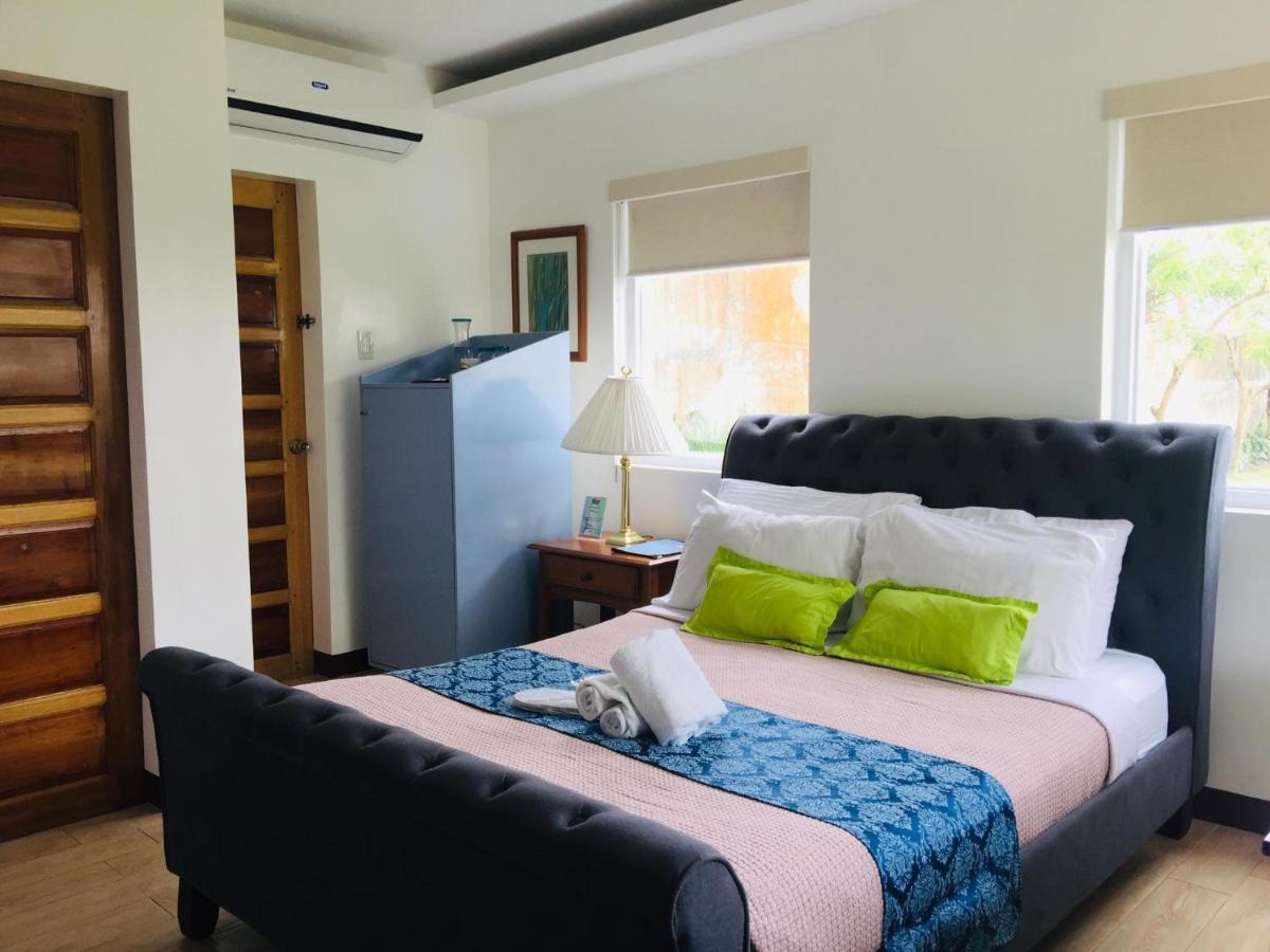 The Carmelence Lodge Tagaytay City Exterior photo