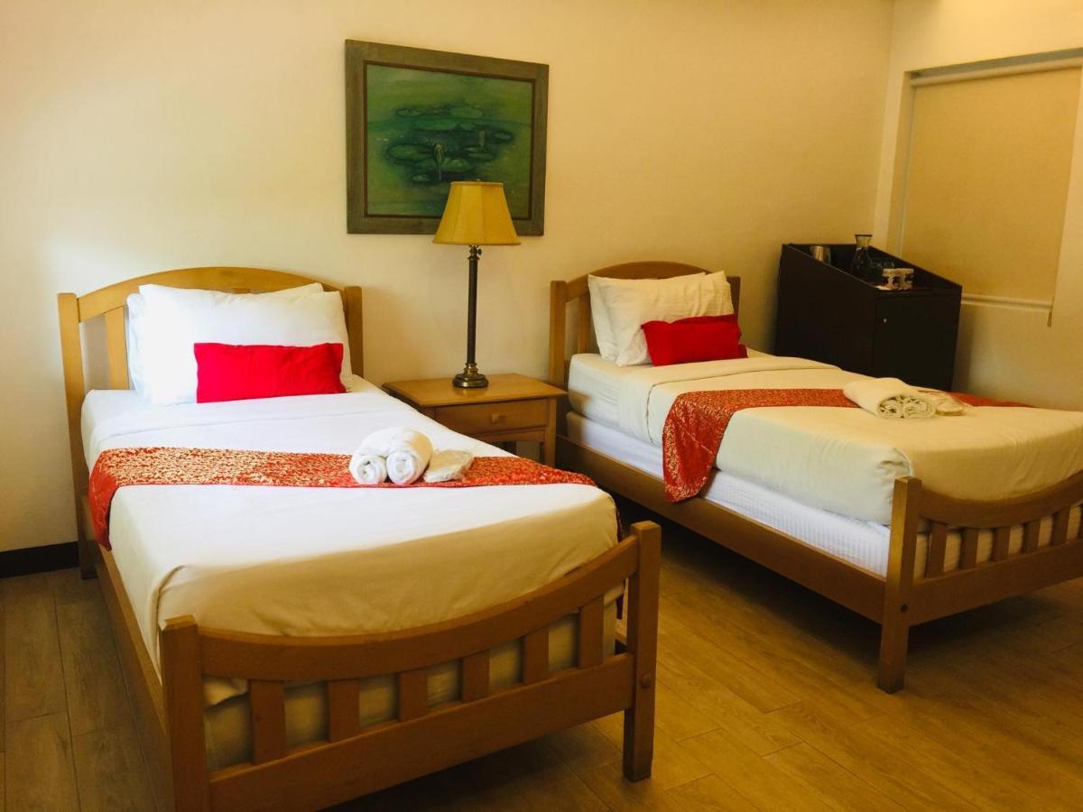 The Carmelence Lodge Tagaytay City Exterior photo